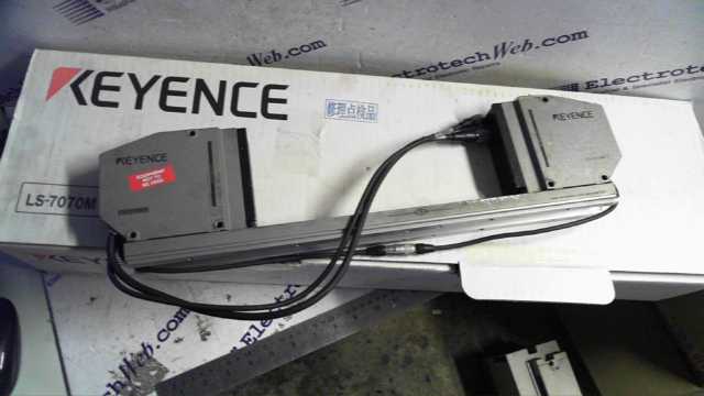 Keyence Digital Micrometer