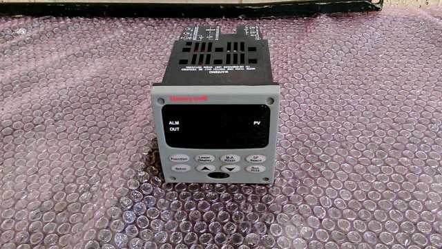 Honeywell Universal Digital Controller
